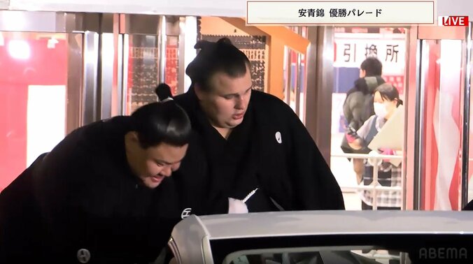 義ノ富士はしまった顔の照れ笑い