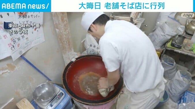 蕎麦を打つ職人さん