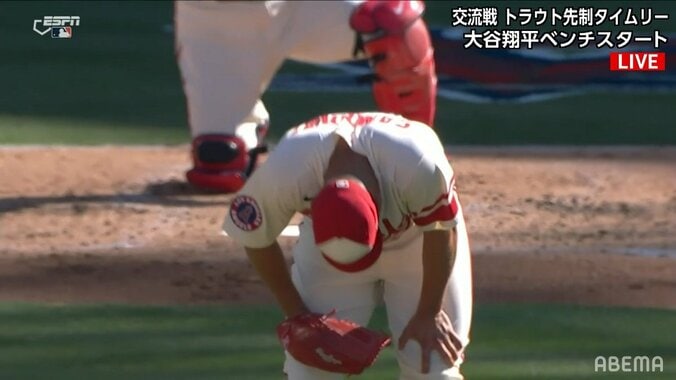 大谷翔平の同僚ウェイド「やっちまった」気まずい表情 マウンド上の投手は「またか」と絵に描いたようなガックリ 1枚目