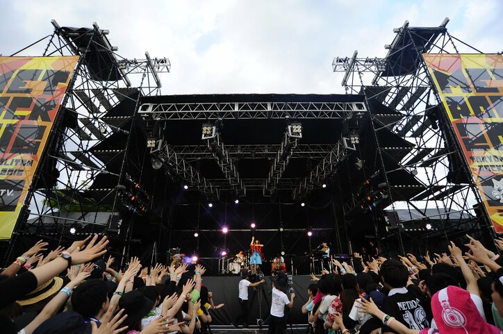 ゲスの極み乙女。、サカナ、THE BAWDIESらにオーディエンス歓喜 ライブ写真とセットリストを公開【メトロック2016 東京開催day1】