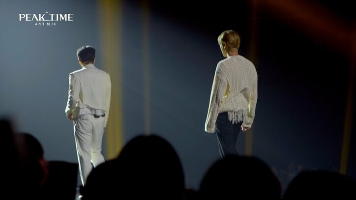 寝転びながら高音を出す？激しいダンスでも呼吸が乱れない驚異の歌唱力　審査員から満点の評価