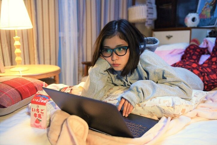 松岡茉優・初主演映画「勝手にふるえてろ」主題歌に黒猫チェルシー新曲『ベイビーユー』