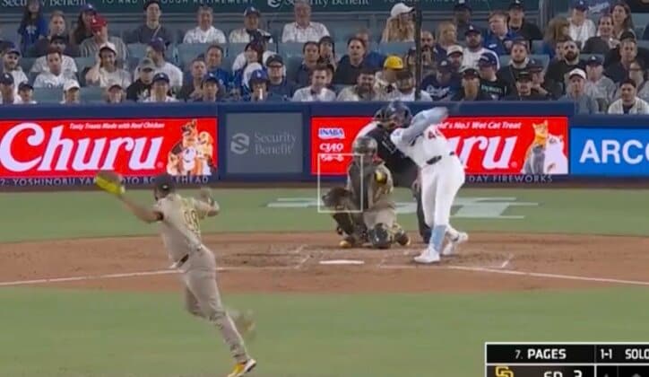 【写真・画像】これはヤバい！ 死球にブチギレ…「乱闘かな？」「怖え」 “暴れん坊”マチャドが大激怒… ベンチから出てくる「松井引いてるやん」　1枚目