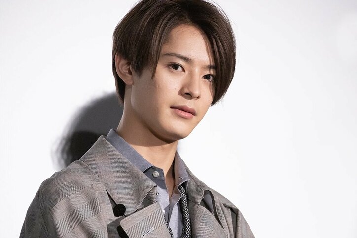 片寄涼太、鈴木伸之、町田啓太、佐野玲於ら“王子たち”が白石聖の似顔絵で対決!『PRINCE OF LEGEND』初日舞台挨拶