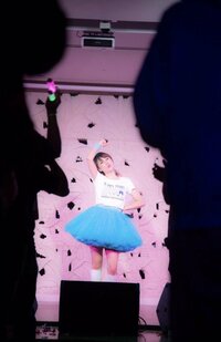 「奇跡の49歳」渡辺美奈代、ライブアンコールでのミニスカ衣装に絶賛の声