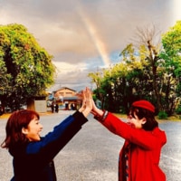 福原遥&平祐奈、“華の98年組”が虹に大興奮　ファンから「まじ癒やし」「いい笑顔」の声 