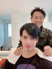 アレクサンダー『セレブだから 家にカリスマ美容師呼んだよ‼️』