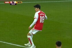 「アシストマシンやん」→「心配すぎる」冨安健洋が試合中に２度のＸトレンド入り！アーセナルの先制点を演出など好プレーも、後半にピッチに座り込み…