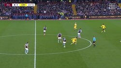 「軽率だった」鎌田大地、失点を招くボールロストに厳しい声「しんどいよ」「それはない」痛恨のタッチミスの瞬間