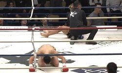 左ハイで衝撃KOも直後に土下座 異例の光景 「ちょっと記憶が飛んでる」劇的結末も「これは気まずい」複雑な反響