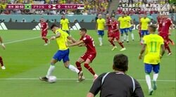 これぞブラジルのデザインプレー！股抜きヒールパスで絶好の機会を演出！視聴者から「ヒールうんま」と驚愕の声