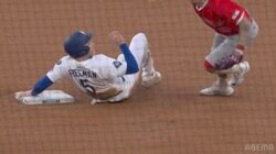 ドジャースの攻撃で“珍事”発生…「これはしょうがない」まさかのライトゴロ成立でフリーマンも苦笑いの一部始終