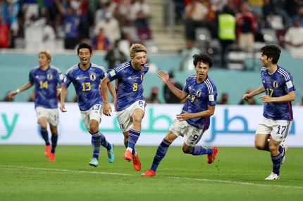 ドーハの大歓喜！ 日本代表、決勝T進出！ 堂安＆田中弾でスペインを2