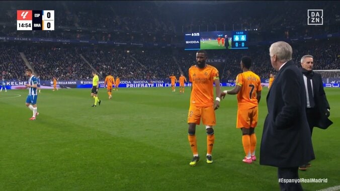 【映像】リュディガーが着地→膝をおさえて座り込んだ瞬間