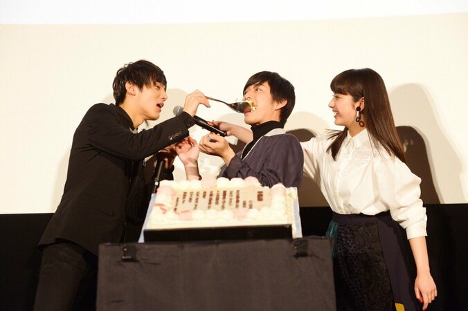 平祐奈、映画『ReLIFE リライフ』撮影中に大学受験　卒業ケーキのサプライズに涙 4枚目