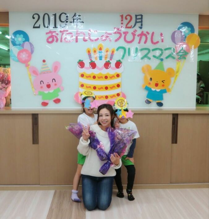 インリン、幼稚園での双子の誕生日会に参加「2人の笑顔は本当にたまらない」 1枚目