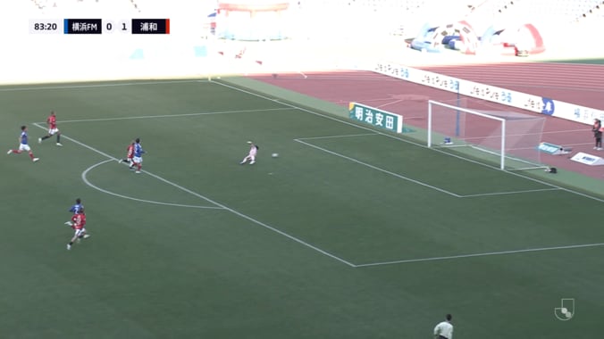 「何やってんの…」22歳GKが“痛恨キックミス”から失点「辛いけど頑張れ！」顔を覆う姿に横浜FMファンは落胆＆激励 4枚目