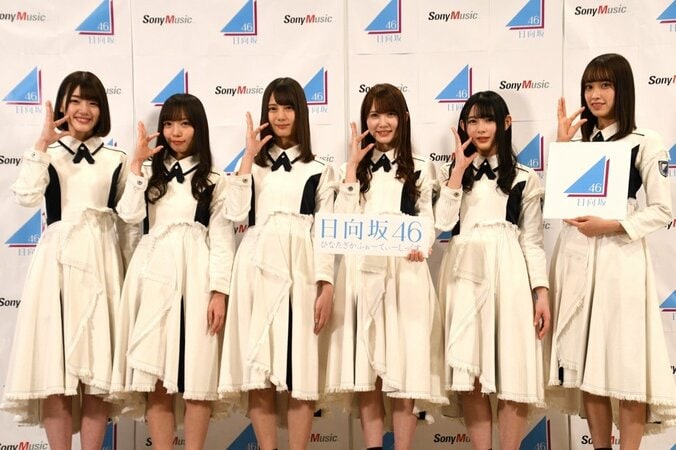 日向坂46、新コンセプトは「ハッピーホット」？ 1枚目