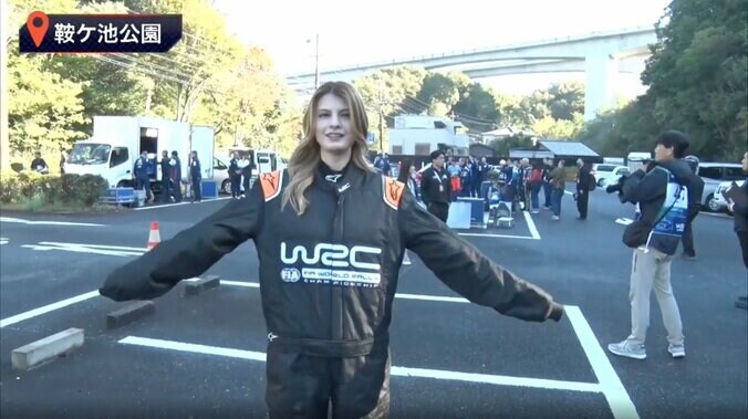 マギー、世界最速ラリー車“初体験”に興奮「幸せです」 ダボダボ？本物レーシングスーツ姿も話題「世界一のコ・ドライバーだよ」 2枚目