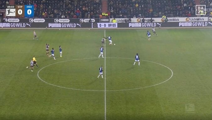 【写真・画像】「ヤバくない…！？」高井幸大、美しすぎる“超ロングフィード”炸裂→走り出した町野修斗に”ピンポイントパス”「セクシーすぎる」　1枚目