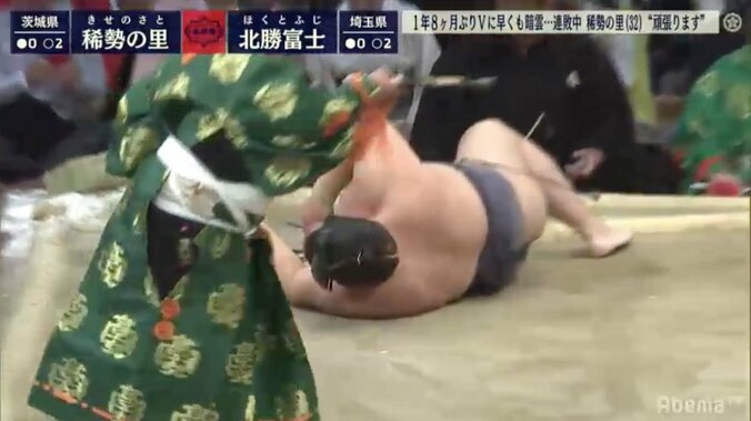 稀勢の里、まさかの3連敗…2日連続で金星配給　館内は座布団舞わずどよめきの渦 1枚目