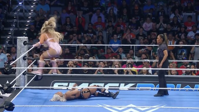 【映像】何が起きた？ 美女レスラーが“まさかのミス”