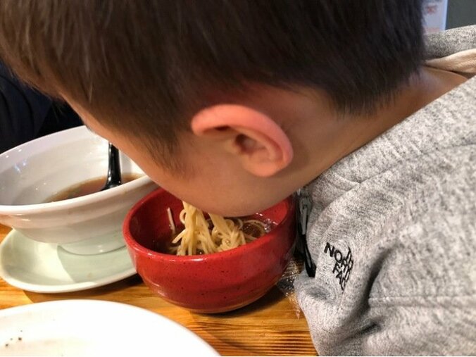 hitomi、5歳息子の食欲に驚き「中学生とかになったら食欲すごいねー間違いなく」 1枚目