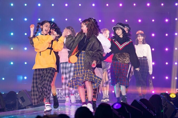 けやき坂46高本彩花が投げキッスで客席魅了、『TGC』でランウェイデビュー 5枚目