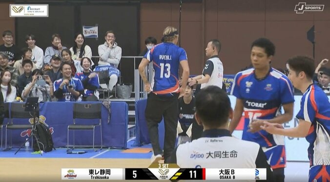 選手交代でまさかの光景