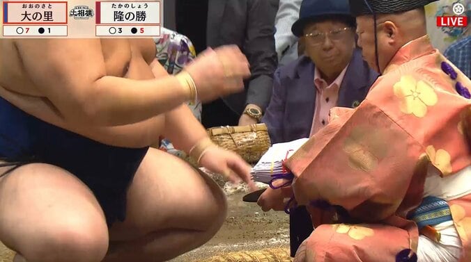 「すごい懸賞だな、しかし…」元若乃花、大の里が手にした懸賞の山にドン引き「ワイの年収以上の懸賞金」驚嘆の声も 3枚目