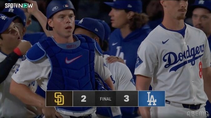 大谷翔平が「真っ先にテオスカーを称える」一幕に反響 「やっぱり聖人」「大谷さんも心なしか嬉しそう」グータッチで笑顔戻る 2枚目