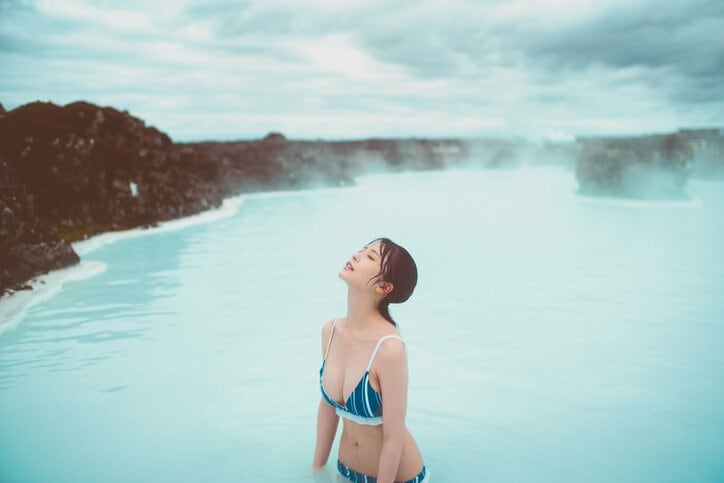 【写真・画像】長濱ねる、夏の光に包まれた“起き抜けすっぴんフェイス”が大公開 2nd写真集から先行カット第3弾 　1枚目