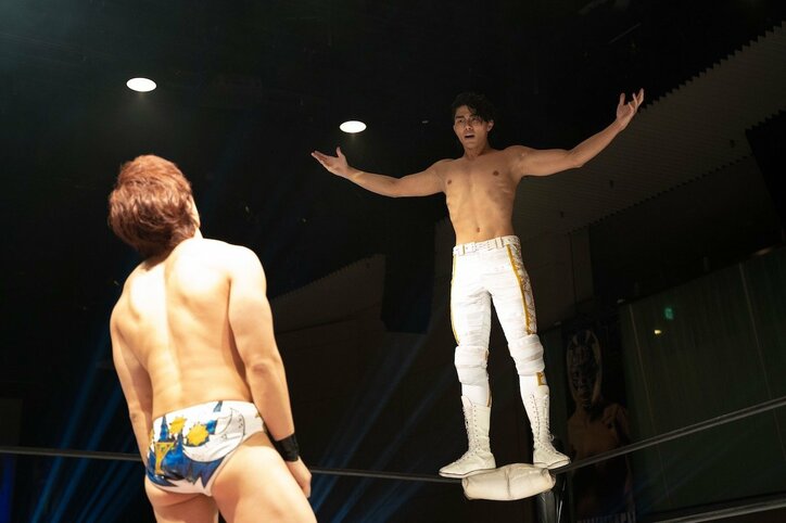 関口メンディーと武知海青が初タッグ！スタントなしの“プロレス”に視聴者興奮「神回」「息ぴったり」「見応えありすぎ」『覆面D』