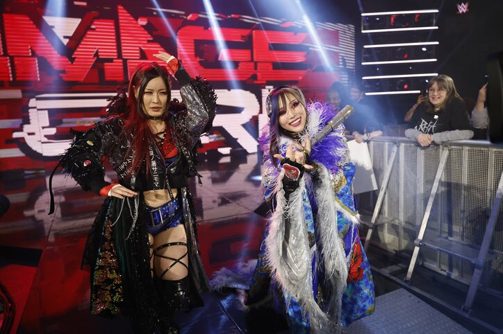 【画像】日本人女子、すっぴん姿で見事な“180度開脚”