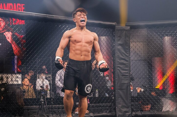 “両手”パウンドで“秒殺”TKO 「ドラゴンボールでしか見たことないやつ」解説驚き