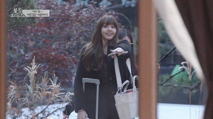 寝る前の姿まで…BLACKPINKの4人が一軒家にお引越し!買い出しや料理、メンバー内のイチャイチャも プライベート大公開