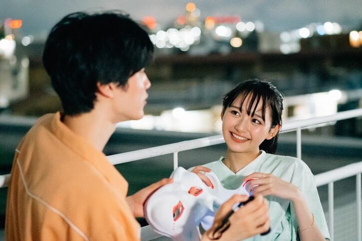 Seventeenモデルしおり、メンノンモデルりおに可愛すぎる告白「ここ、光らせてみて」『オオカミちゃんとオオカミくん』第3話