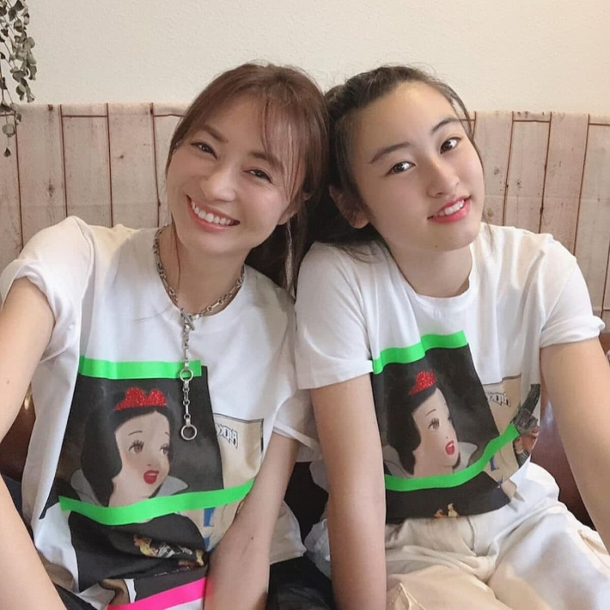 新山千春、14歳娘との数々の2ショットを公開「幸せな母の日でした