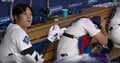 何が起きた…？ 大谷翔平に“想定外のハプニング”「すごい表情」「危っ！」 ファウルボール直撃でビックリ「なんでデコルテw」