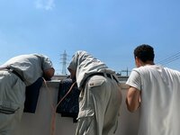 アレクサンダー『ベッド荷揚げ作業‼️はヤバイよ ヤバイよ』