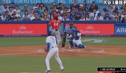 捕手が捕れない！？ 大谷翔平の剛速球で“異変”「すげえ…」160キロ“内角ズバン”→打者の体勢がおかしくなる「エグいな」