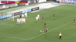 ありえんだろ！元ドイツ代表の超強烈弾丸FKをユーチューバーが頭でブロック「ポドルスキが一番ガチ」「キャノン砲」衝撃プレーにスタジアムが騒然