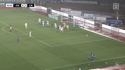 「またロングスロー！」わかっていても防げない町田の必殺スロー炸裂！ゴールの目の前まで軽々放り込む“反則級”の特大ロングスローで痛恨のオウンゴールが決まった瞬間