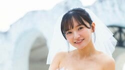“レジェンドグラドル”西永彩奈、ウエディングドレス風衣装姿でラストグラビア披露 『週プレ』