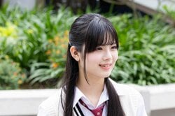 可愛すぎる高3女子の制服姿に絶賛の声「恋愛映画の主人公感すごい」「透明感がある」