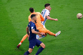 【W杯】本田圭佑、準決勝の決定機に「決めろよ！」絶叫　一転の猛抗議場面に「どうなってるの？」