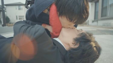 井浦新&田中圭、ラスト1分で衝撃のキスシーン！「最後爆弾きたー」「うるせぇ唇だな！？」「脳が追いついていかない」視聴者動揺『おっさんずラブ-リターンズ-』  | ドラマ | ABEMA TIMES | アベマタイムズ