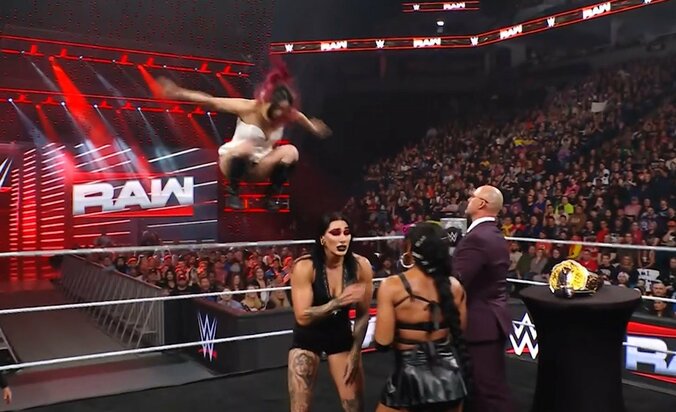 怒りのイヨ・スカイがロケット炸裂