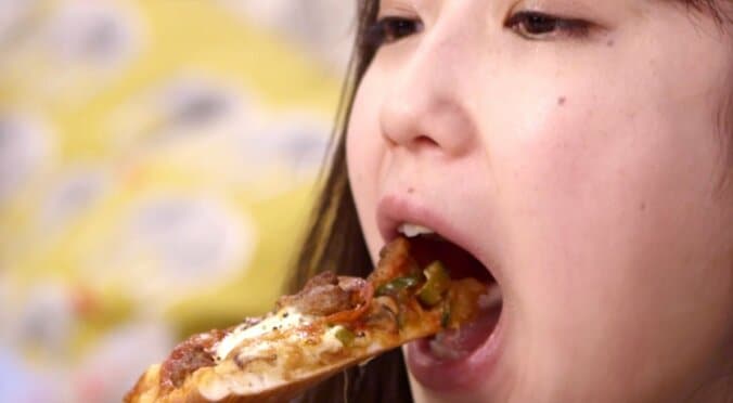 『愛と平和をトッピング！ピザは世界を救う』トゥラブのメンバー達が、メシテロ敢行 4枚目