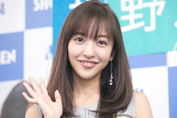 板野友美、写真集の売り上げ好調に伴いセクシーショット披露 1枚目